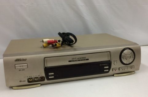 Victor ビクター VHS ビデオデッキ HR-D29 99年製 (再生のみ確認、リモコンなし、RCAケーブル付き)
